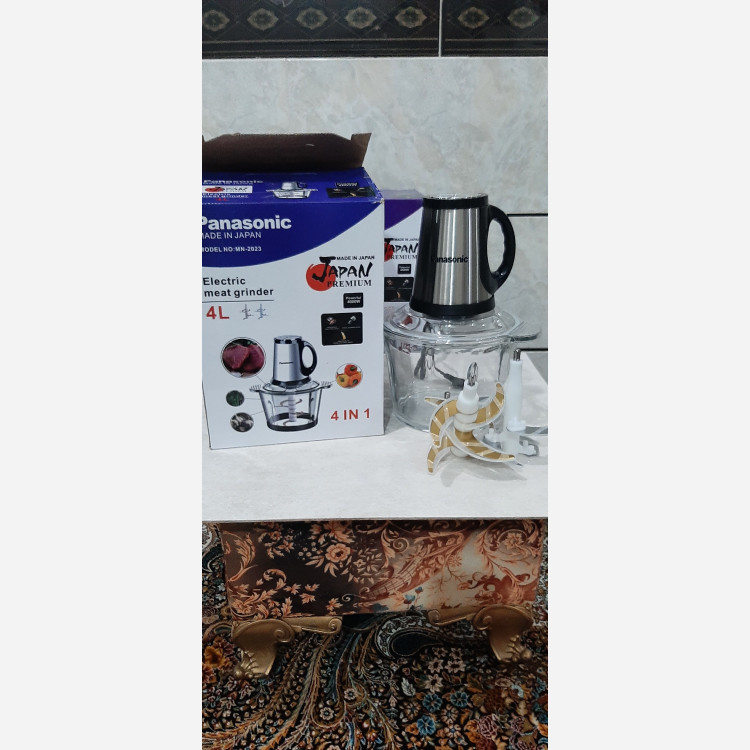خوردکن 4 لیتری4000وات شیشه ای دارای 6 تیغه طلایی ودارای طیغه اضافه پاناسونیک هک شده