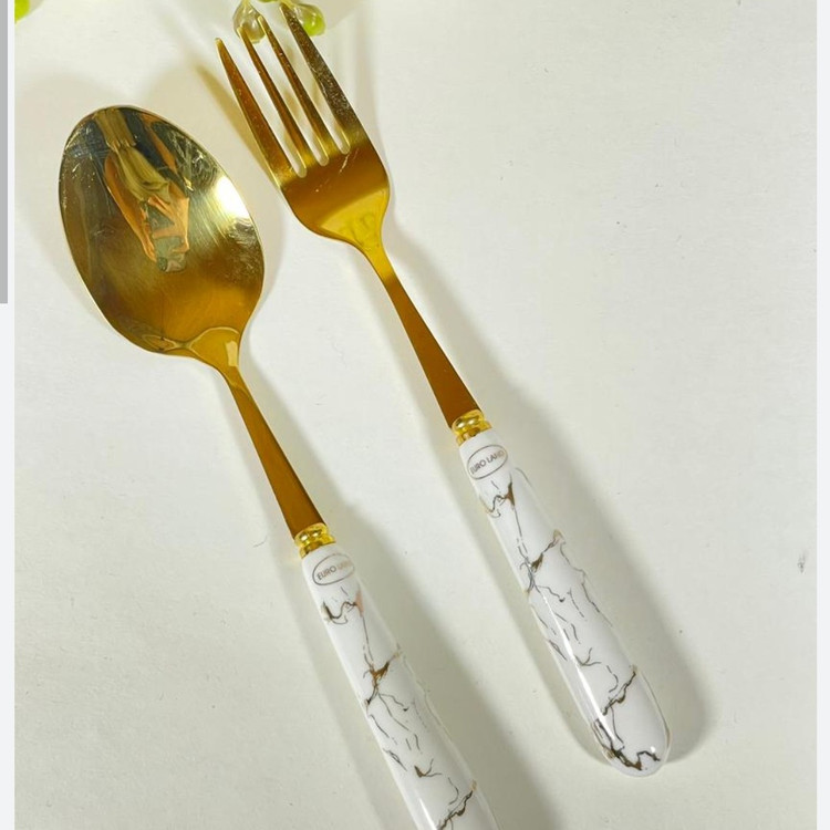 قاشق چنگال غذاخوری طلایی طرح سفید و مشکی 12 عددی 6 قاشق 6 چنگال